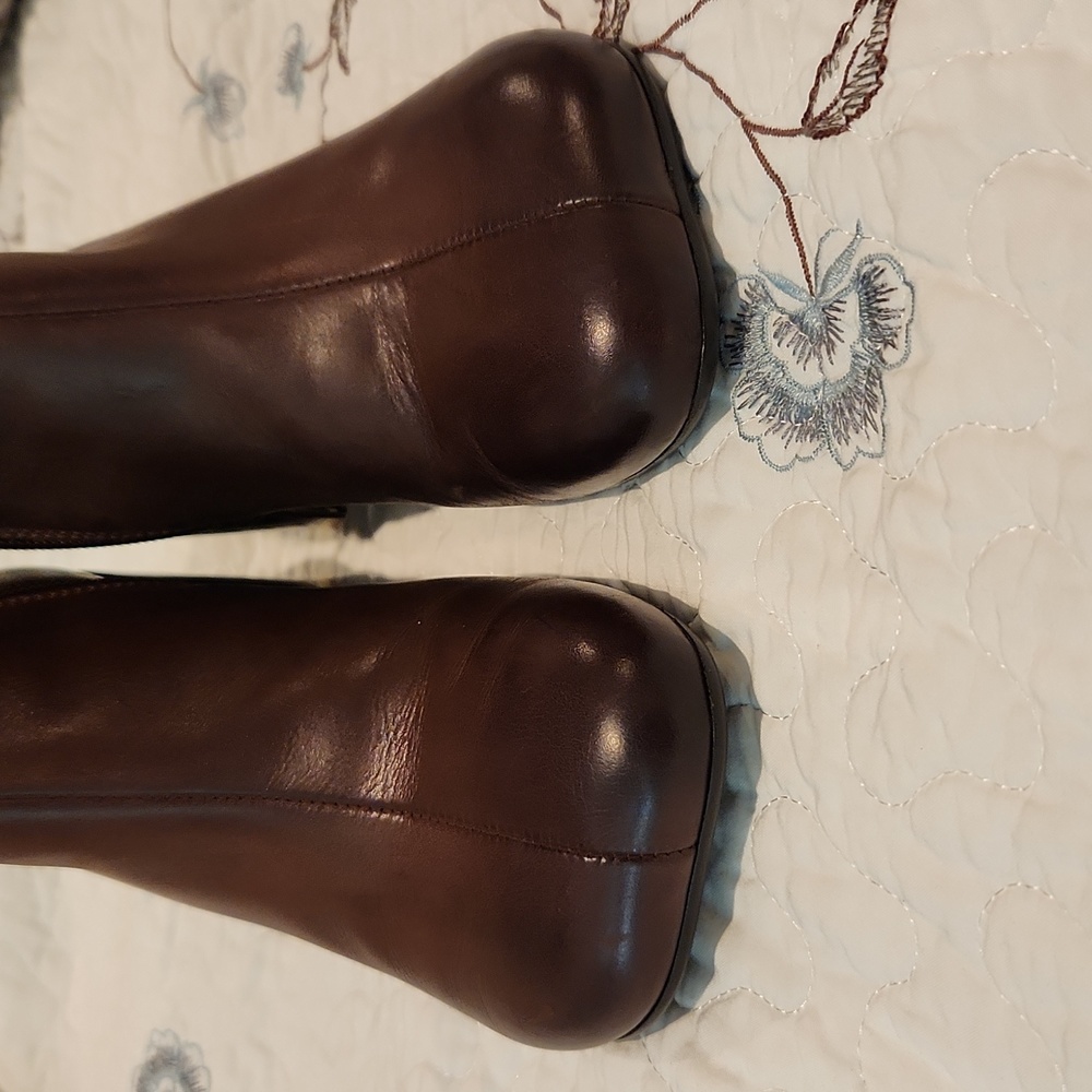 Maison Martin Margiela Brown Leather Ankle Boots with Black Block Heel - Picture 9 of 10